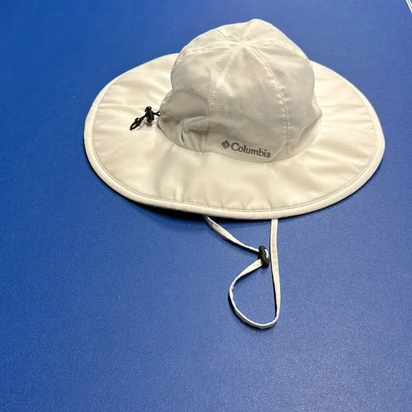 Columbia white sun hat. - Picture 1 of 5